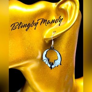 2/22 Goth witchy Bat earrings-NWOT